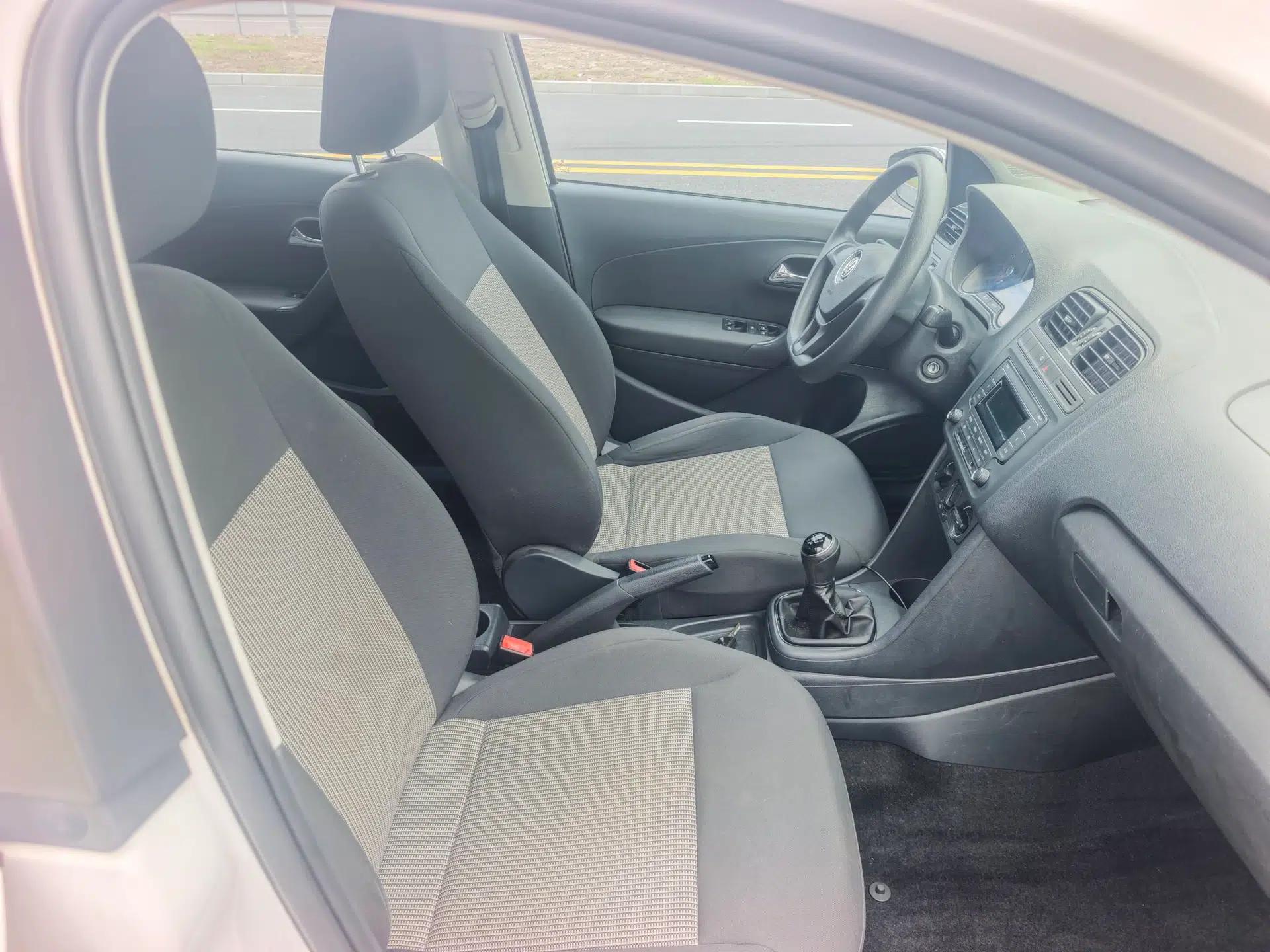 Volkswagen Polo 2014 1.4L Manual Fashion Edition — миниатюра 28