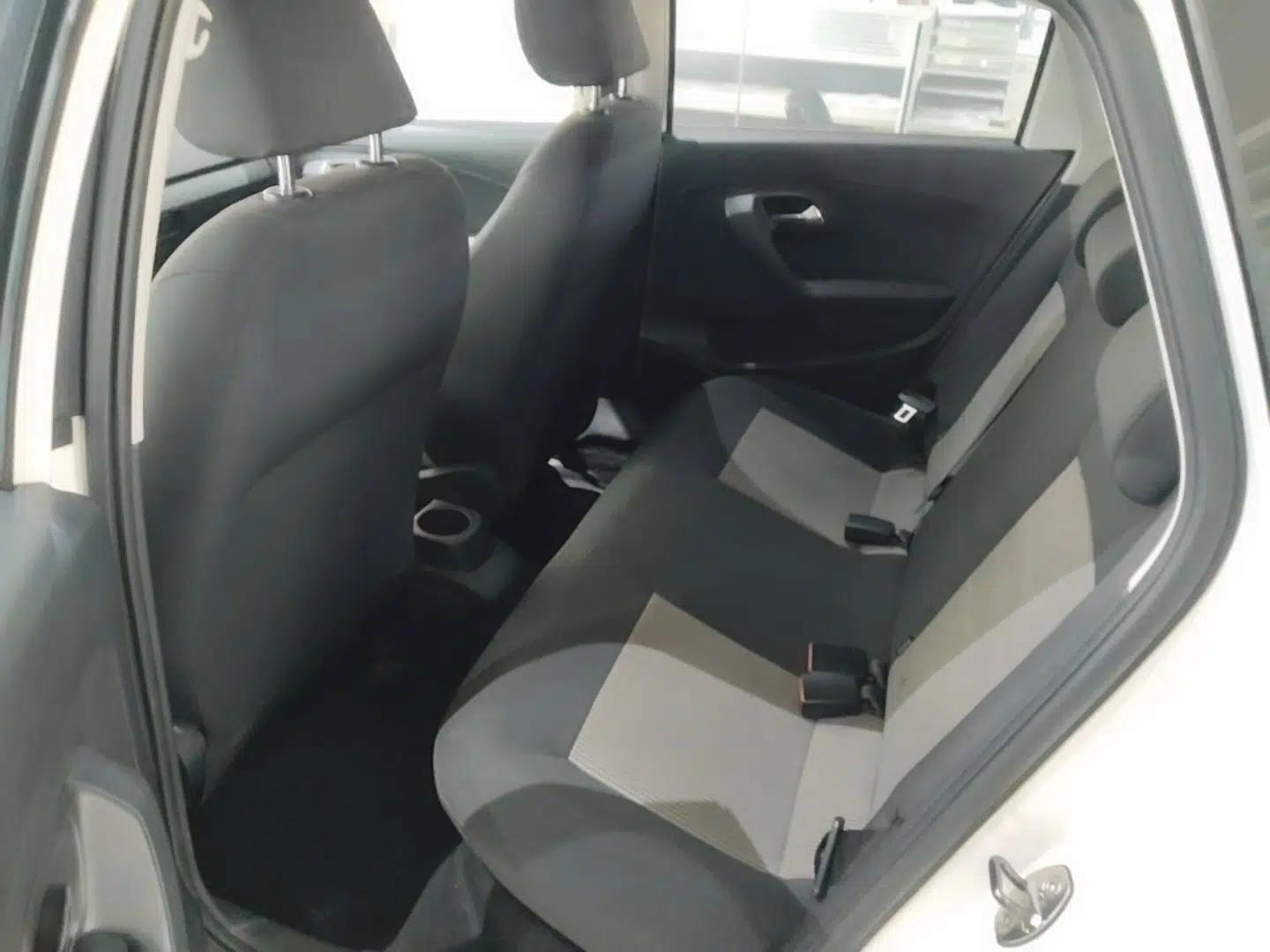 Volkswagen Polo 2014 1.4L Manual Fashion Edition — миниатюра 29