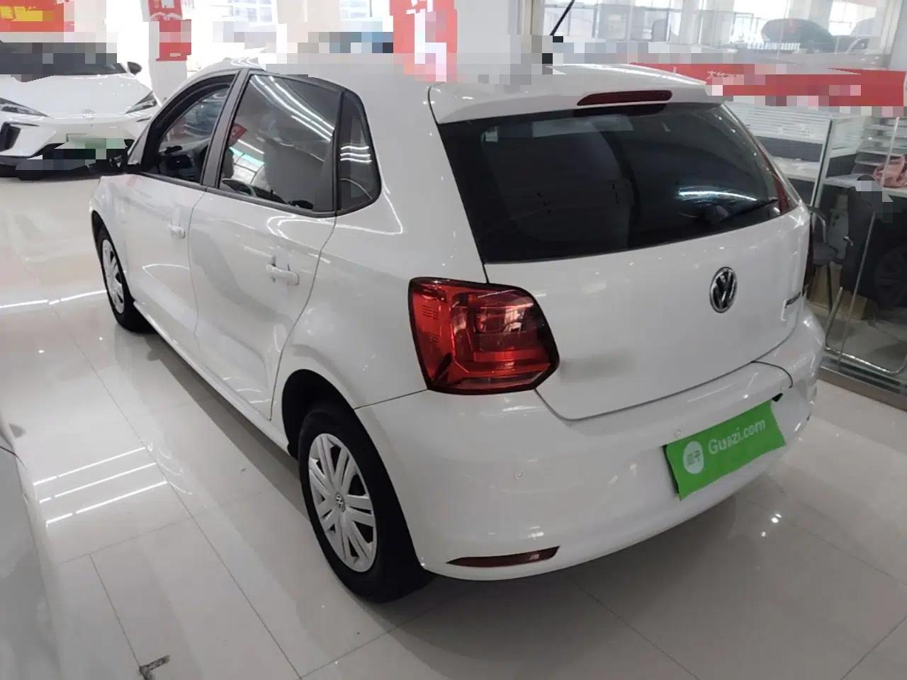 Volkswagen Polo 2014 1.4L Manual Fashion Edition — миниатюра 4