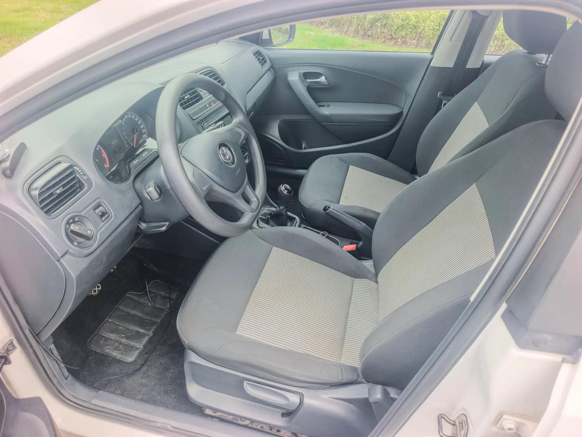 Volkswagen Polo 2014 1.4L Manual Fashion Edition — миниатюра 33