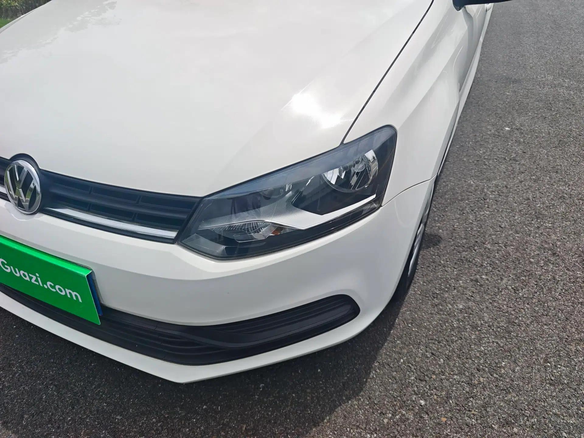 Volkswagen Polo 2014 1.4L Manual Fashion Edition — миниатюра 8