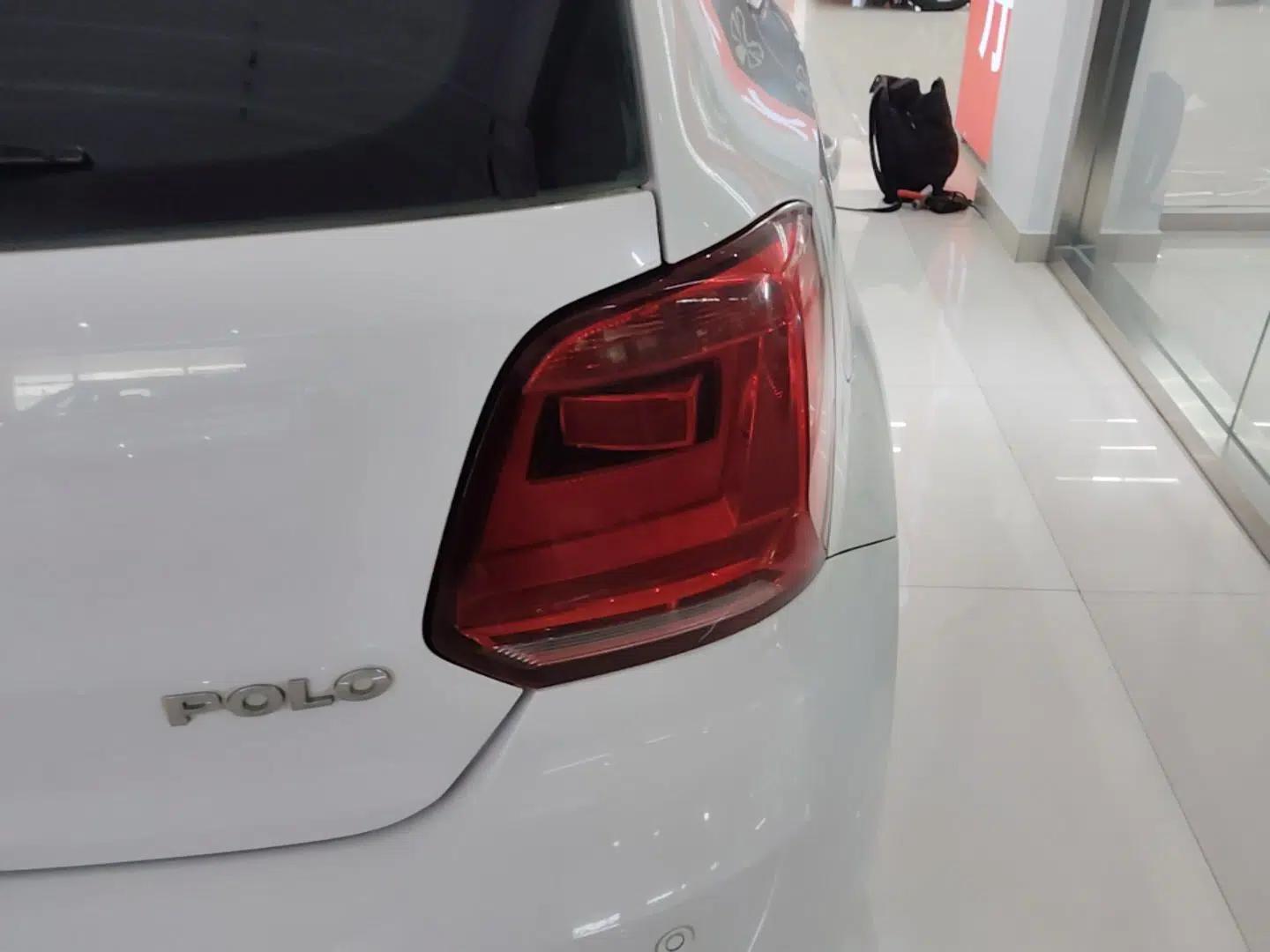 Volkswagen Polo 2014 1.4L Manual Fashion Edition — миниатюра 9