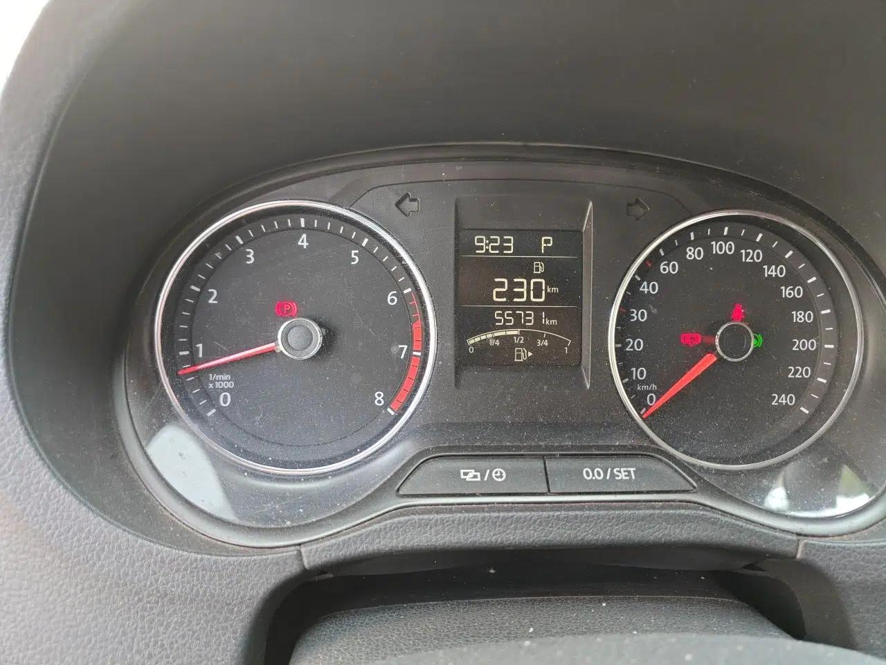 Volkswagen Polo 2016 1.6L Automatic Comfort Model — миниатюра 11