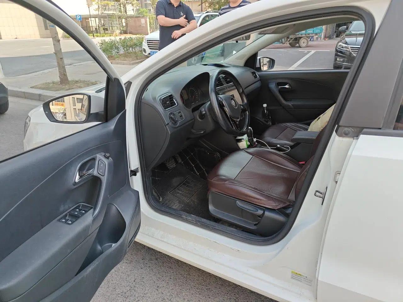 Volkswagen Polo 2016 1.6L Automatic Comfort Model — миниатюра 19