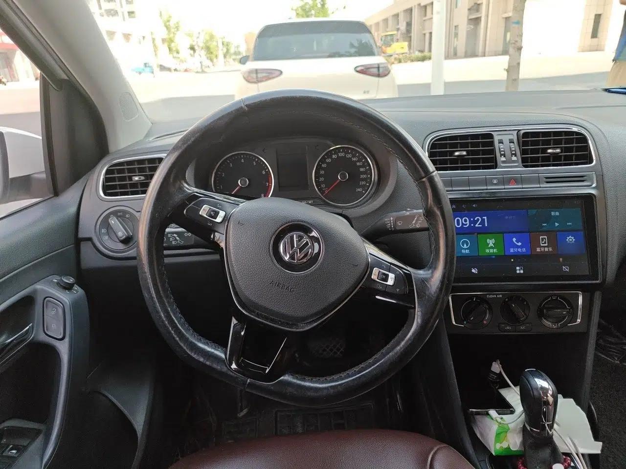 Volkswagen Polo 2016 1.6L Automatic Comfort Model — миниатюра 9