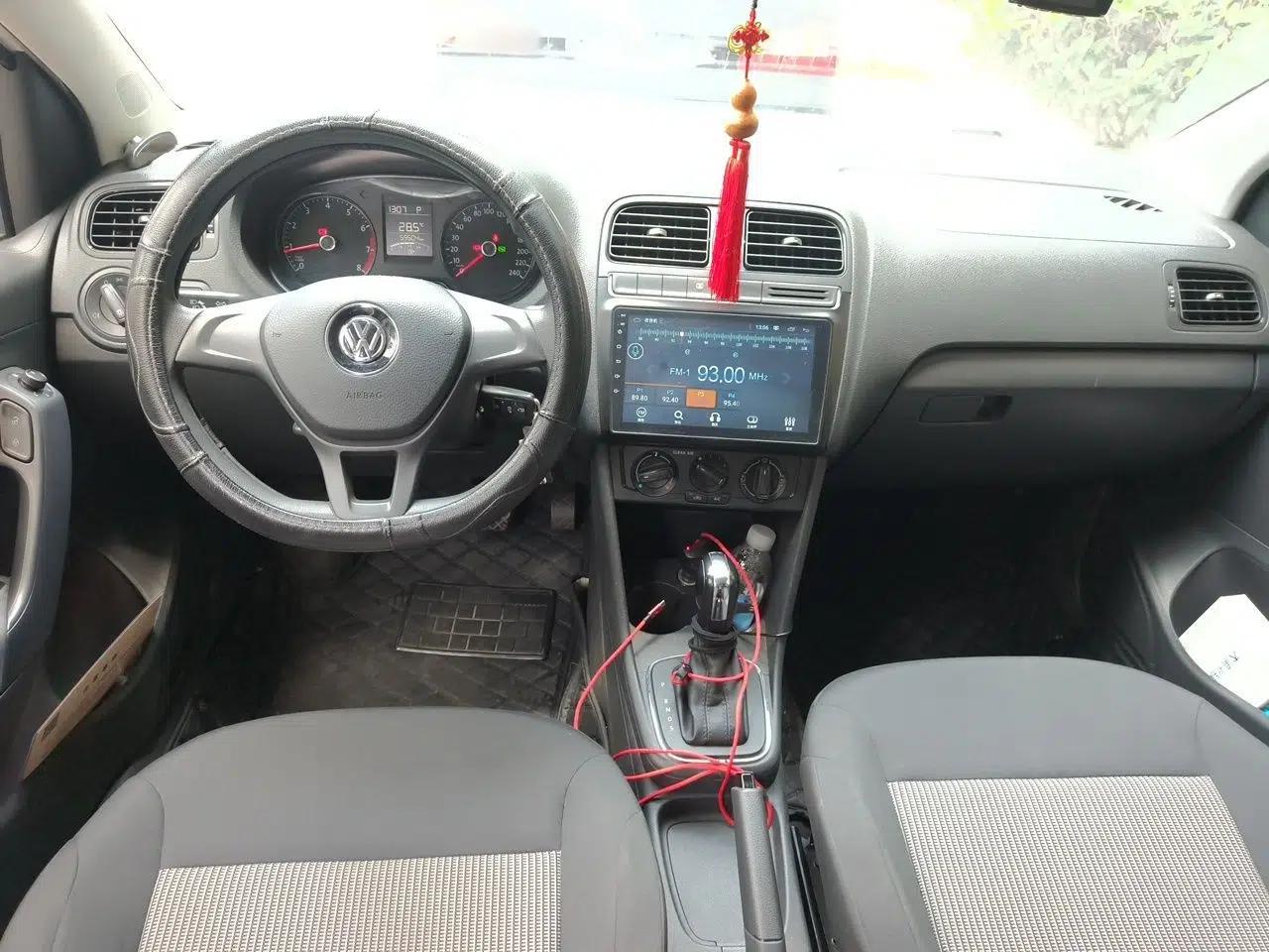 Volkswagen Polo 2016 1.4L Automatic Trendy Model — миниатюра 6