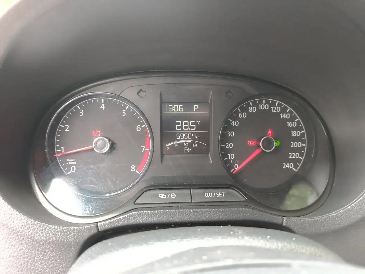 Volkswagen Polo 2016 1.4L Automatic Trendy Model — миниатюра 8