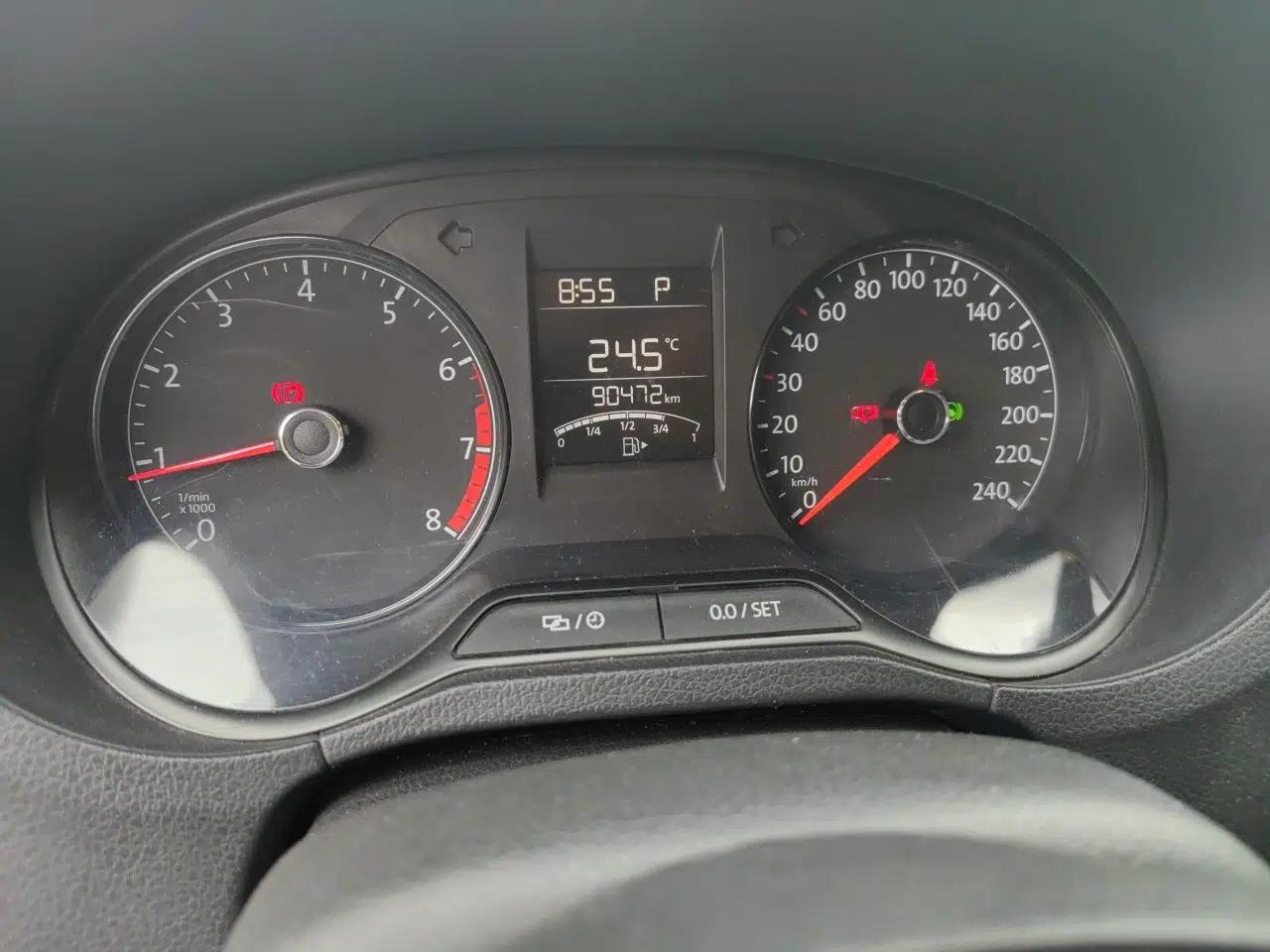 Volkswagen Polo 2016 1.4L Automatic Trendy Model — миниатюра 11