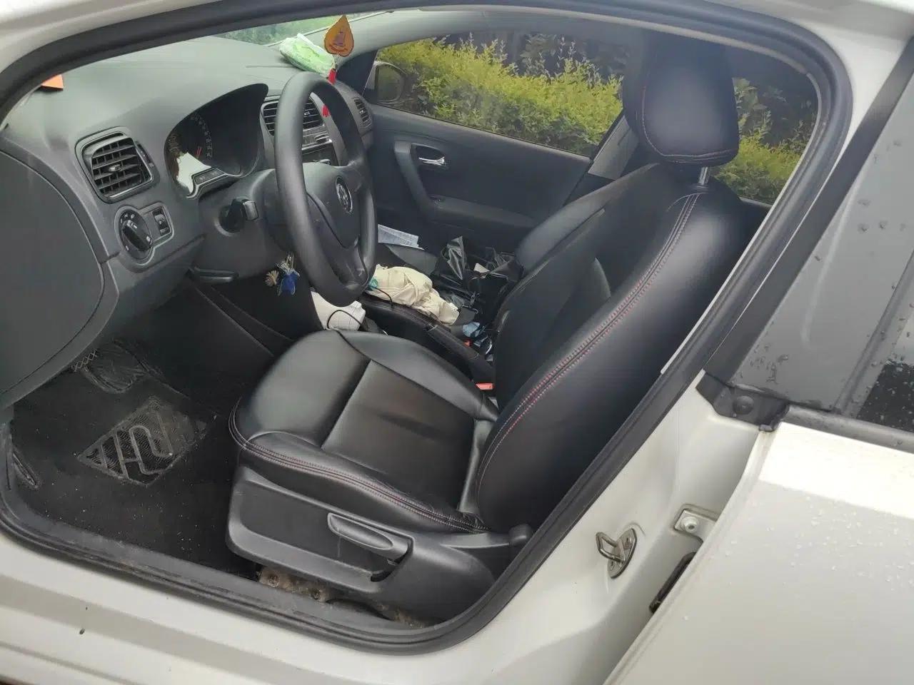 Volkswagen Polo 2016 1.4L Automatic Trendy Model — миниатюра 14