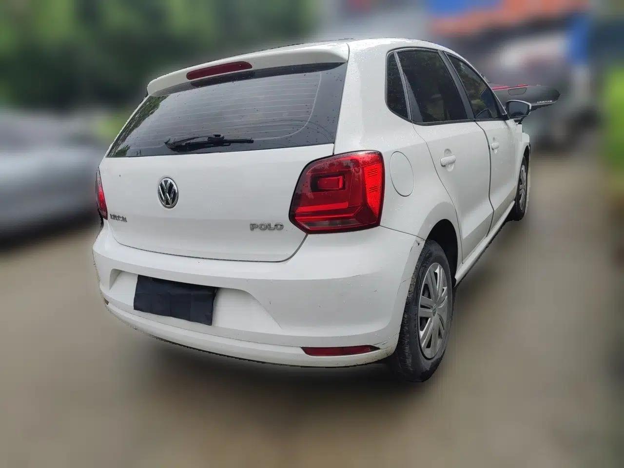 Volkswagen Polo 2016 1.4L Automatic Trendy Model — миниатюра 6