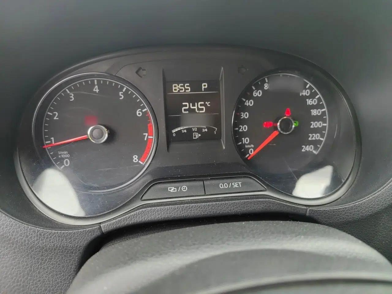 Volkswagen Polo 2016 1.4L Automatic Trendy Model — миниатюра 10
