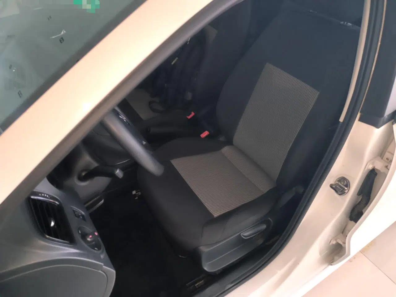Volkswagen Polo 2016 1.4L Automatic Trendy Model — миниатюра 17