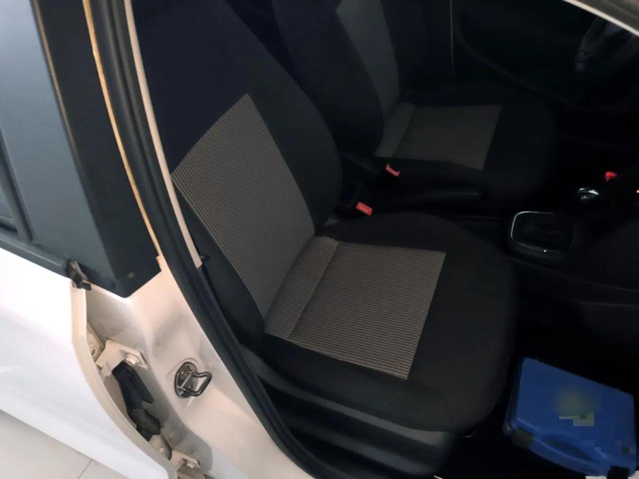 Volkswagen Polo 2016 1.4L Automatic Trendy Model — миниатюра 19