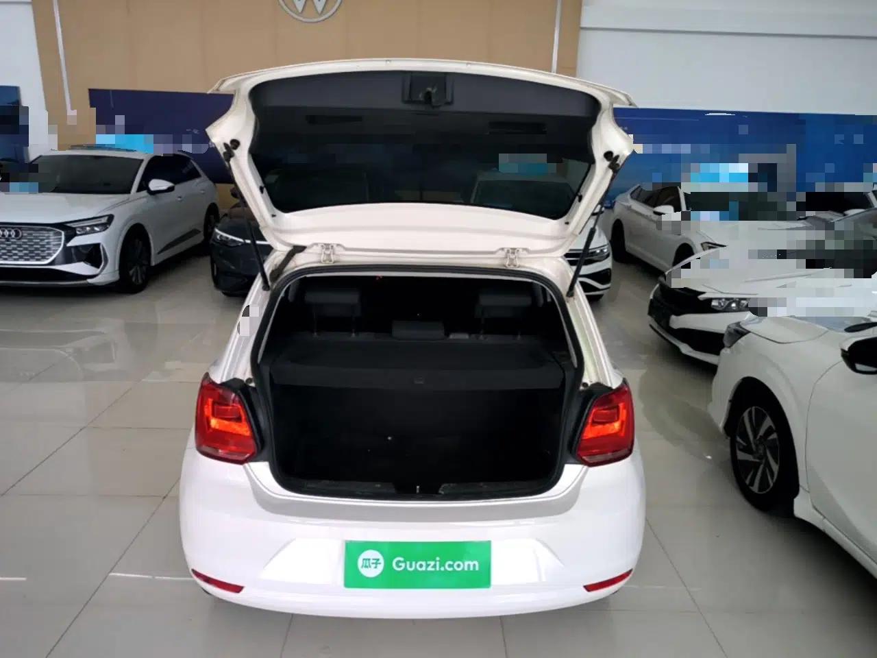Volkswagen Polo 2016 1.4L Automatic Trendy Model — миниатюра 22
