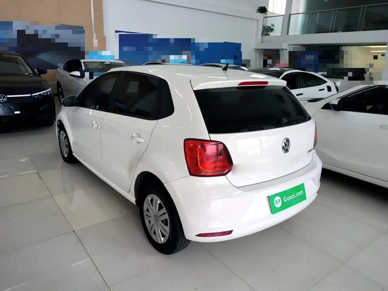 Volkswagen Polo 2016 1.4L Automatic Trendy Model — миниатюра 4