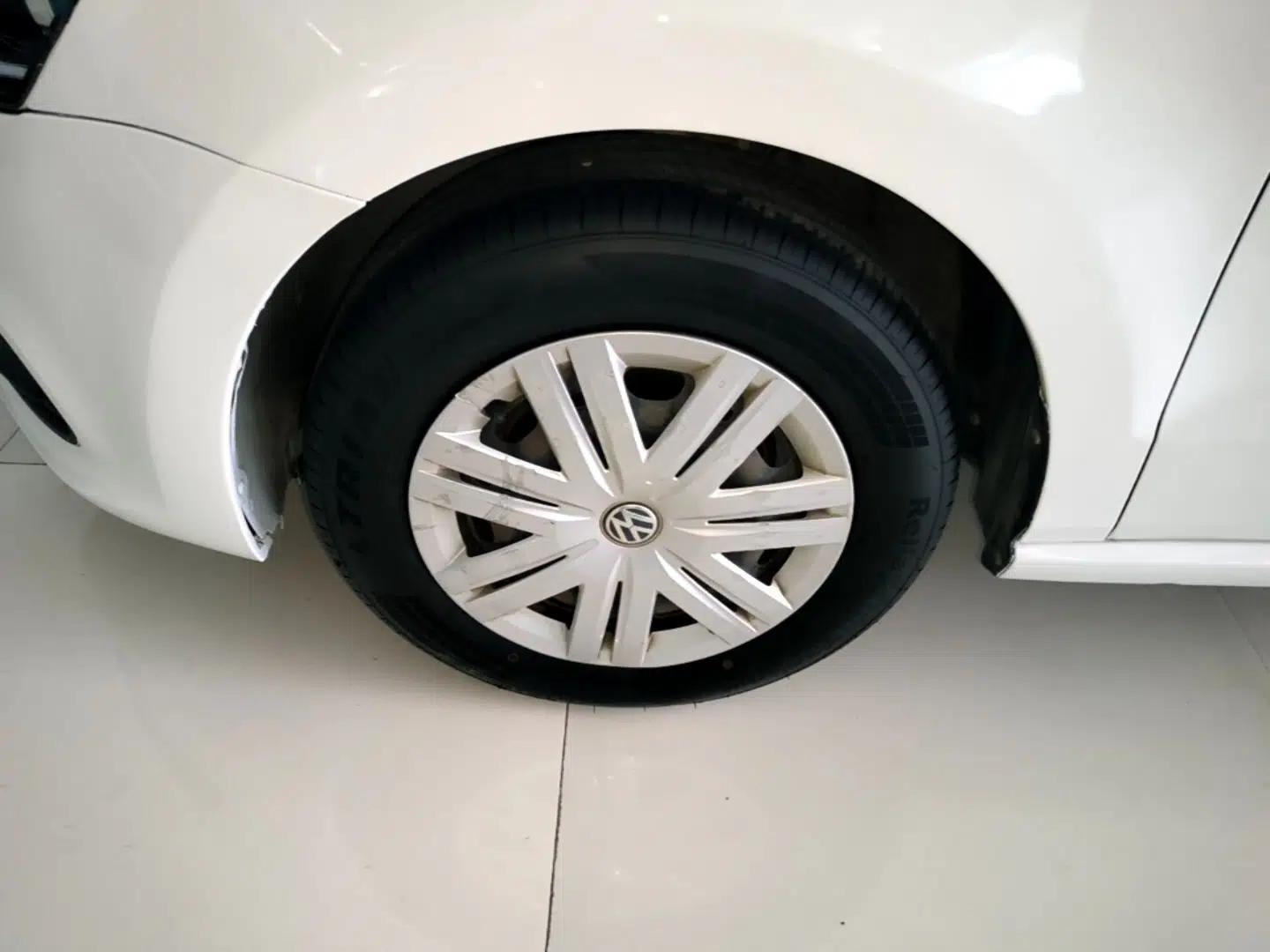 Volkswagen Polo 2016 1.4L Automatic Trendy Model — миниатюра 10