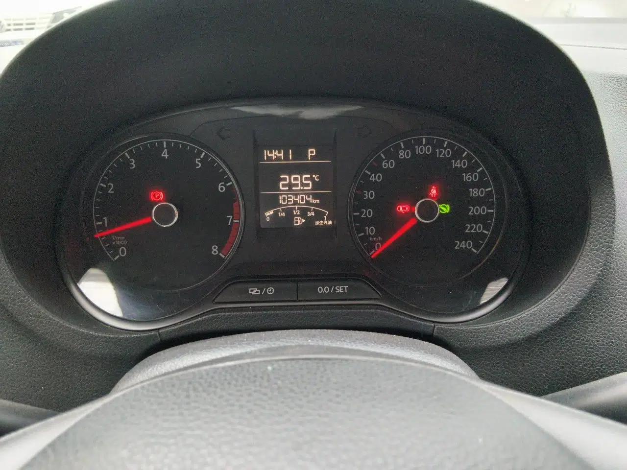 Volkswagen Polo 2016 1.4L Automatic Trendy Model — миниатюра 12