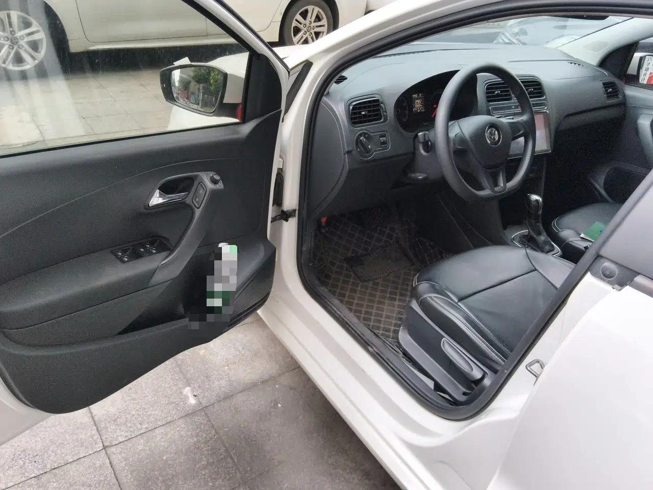 Volkswagen Polo 2016 1.4L Automatic Trendy Model — миниатюра 16