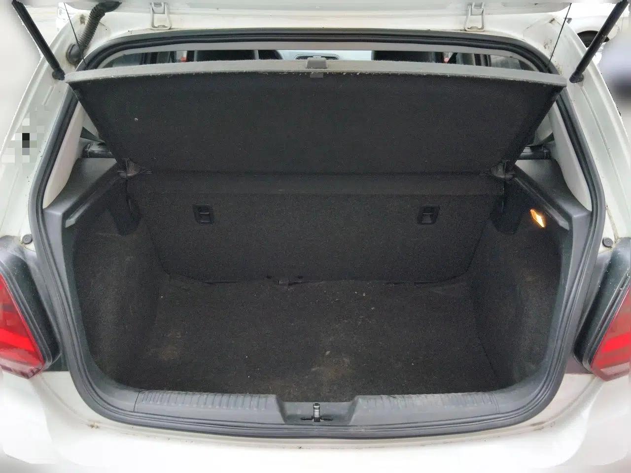 Volkswagen Polo 2016 1.4L Automatic Trendy Model — миниатюра 19