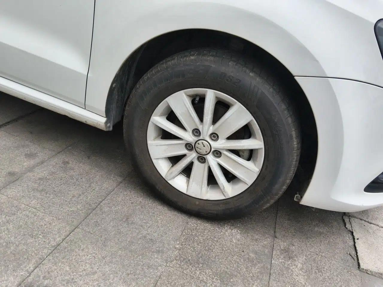 Volkswagen Polo 2016 1.4L Automatic Trendy Model — миниатюра 8