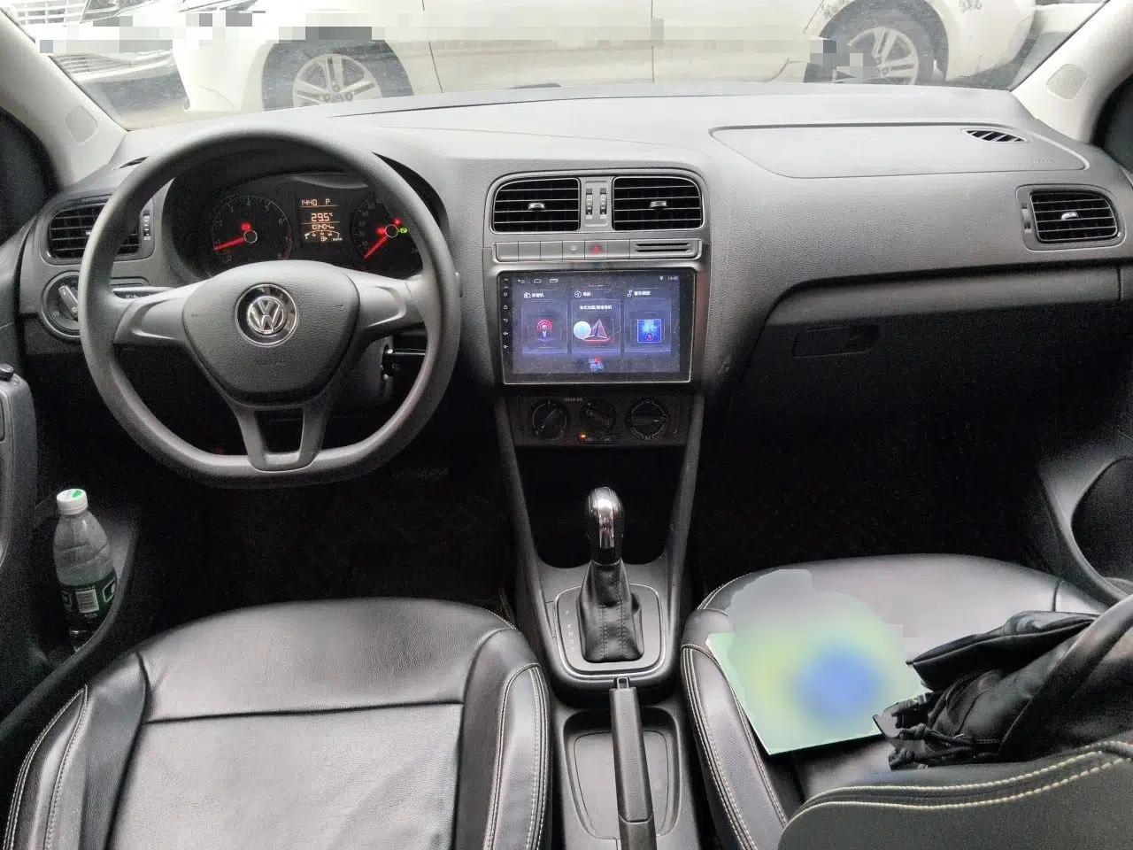 Volkswagen Polo 2016 1.4L Automatic Trendy Model — миниатюра 9