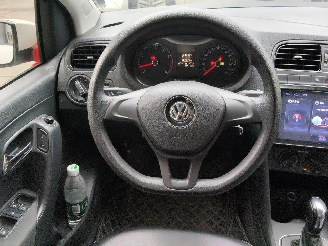 Volkswagen Polo 2016 1.4L Automatic Trendy Model — миниатюра 10