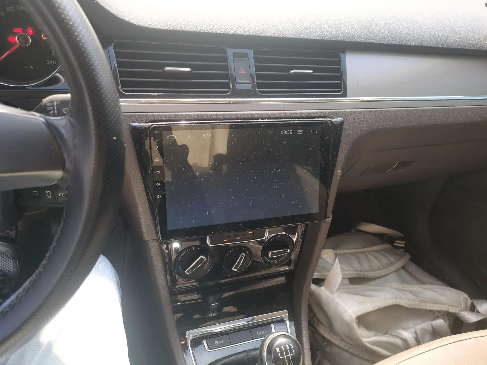 Volkswagen Bora 2014 1.6L Manual Comfort Model — миниатюра 13