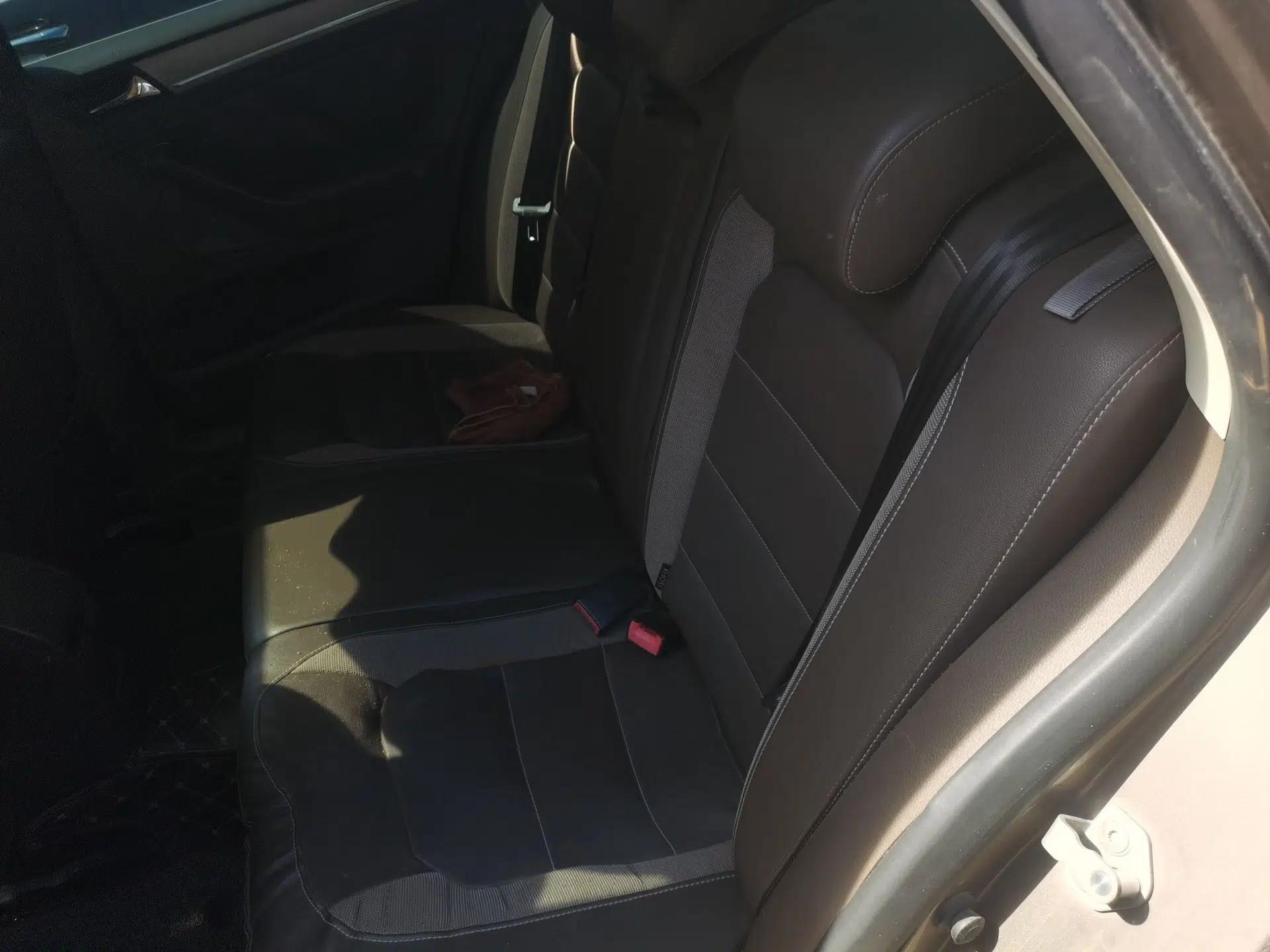 Volkswagen Bora 2014 1.6L Manual Comfort Model — миниатюра 17