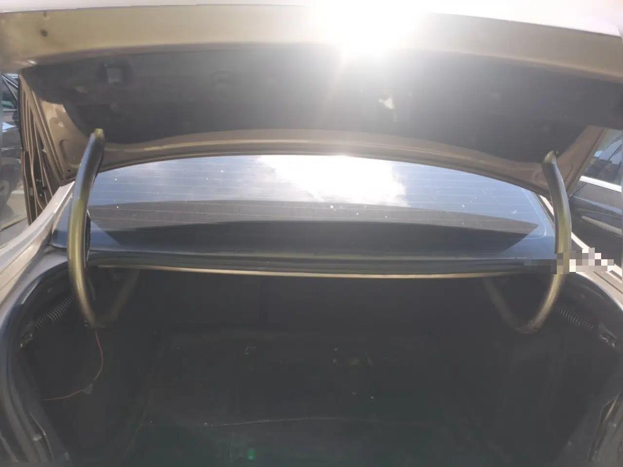 Volkswagen Bora 2014 1.6L Manual Comfort Model — миниатюра 19
