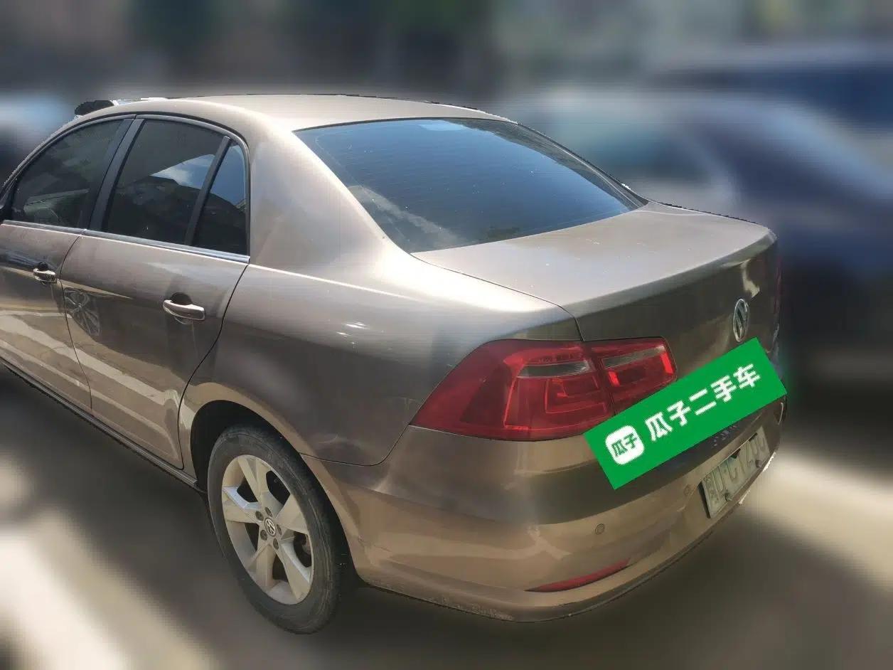 Volkswagen Bora 2014 1.6L Manual Comfort Model — миниатюра 4