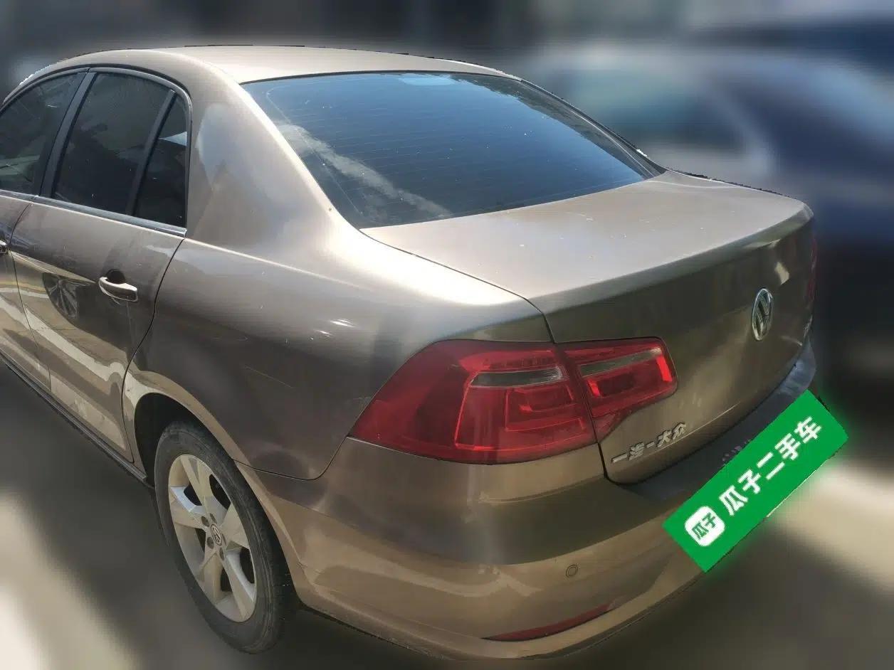 Volkswagen Bora 2014 1.6L Manual Comfort Model — миниатюра 5