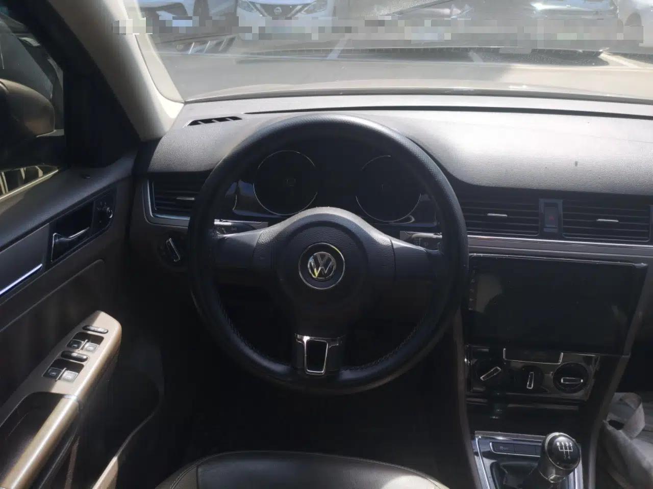 Volkswagen Bora 2014 1.6L Manual Comfort Model — миниатюра 10