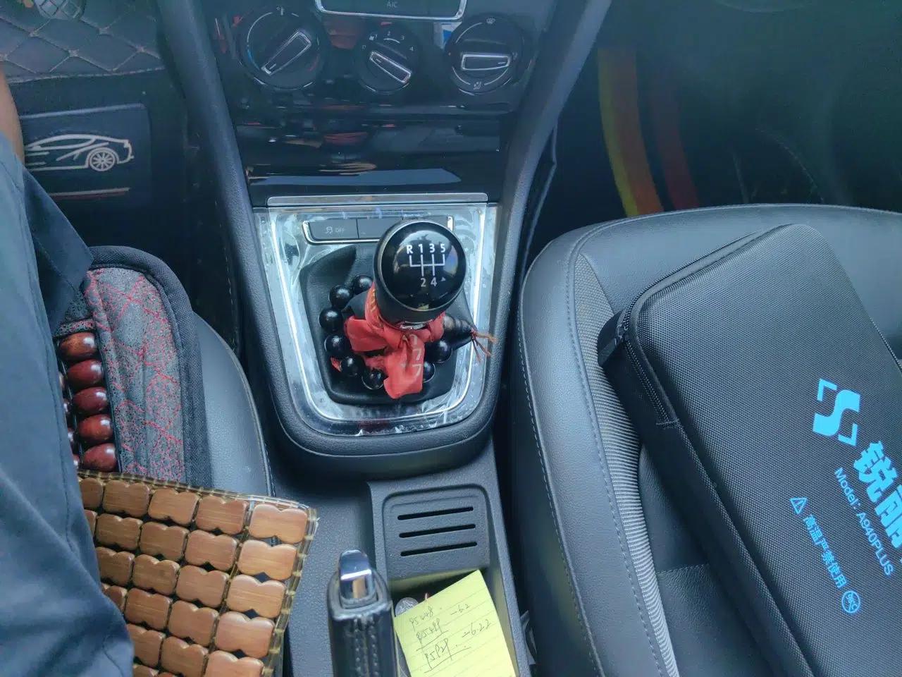 Volkswagen Bora 2015 Zhuihui Edition 1.6L Manual Comfort Model — миниатюра 11