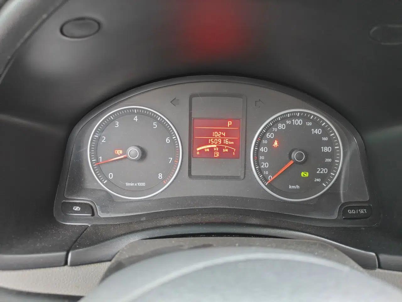 Volkswagen Bora 2012 1.6L Automatic Fashion Edition — миниатюра 11