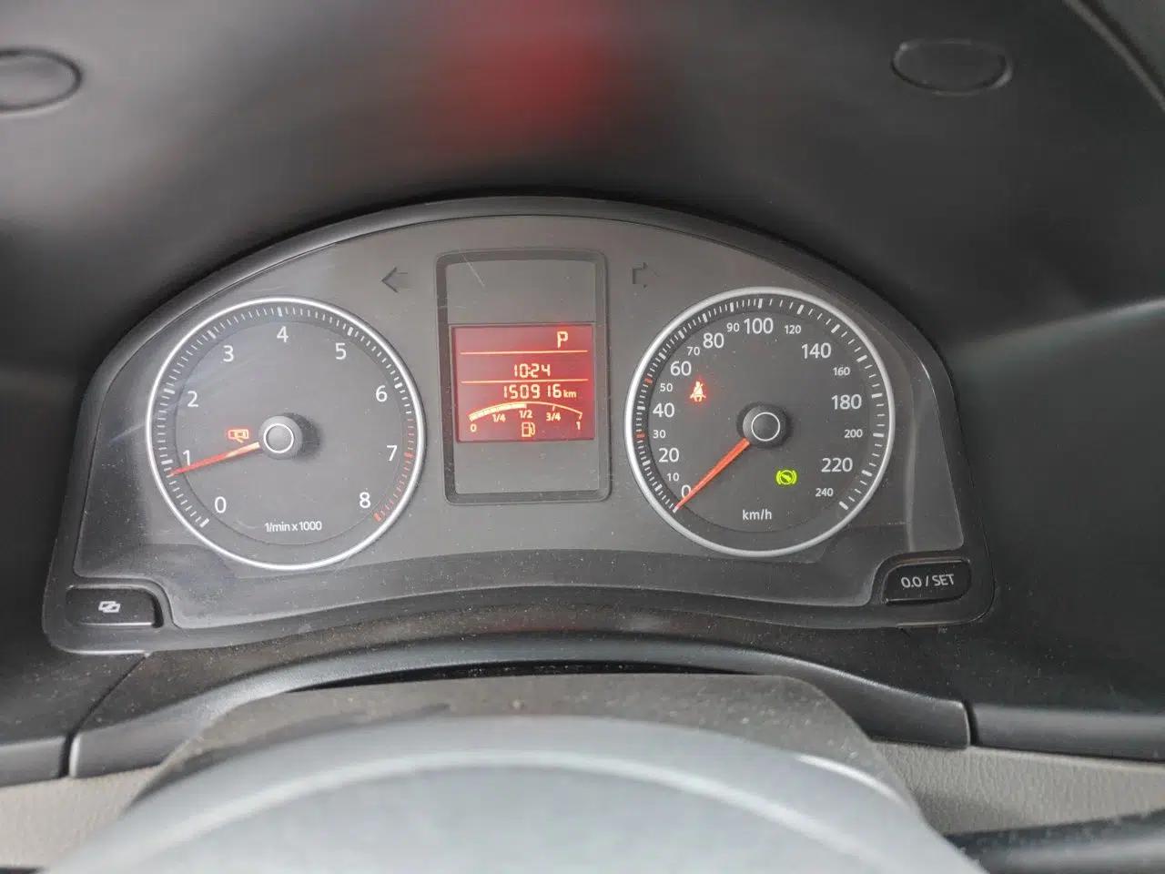 Volkswagen Bora 2012 1.6L Automatic Fashion Edition — миниатюра 12