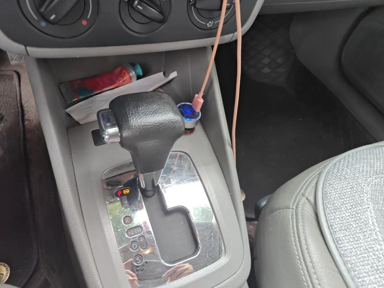 Volkswagen Bora 2012 1.6L Automatic Fashion Edition — миниатюра 14
