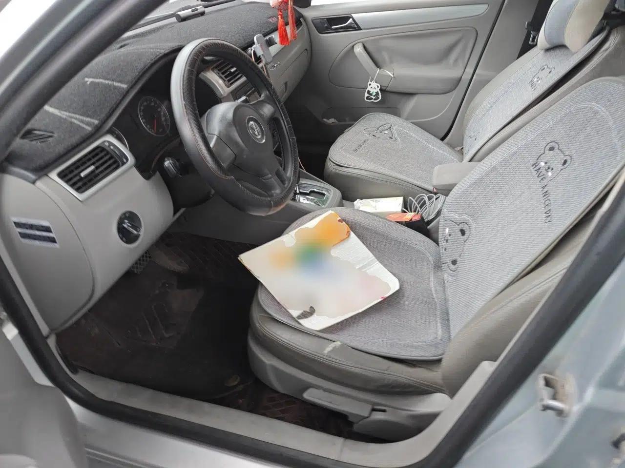 Volkswagen Bora 2012 1.6L Automatic Fashion Edition — миниатюра 15