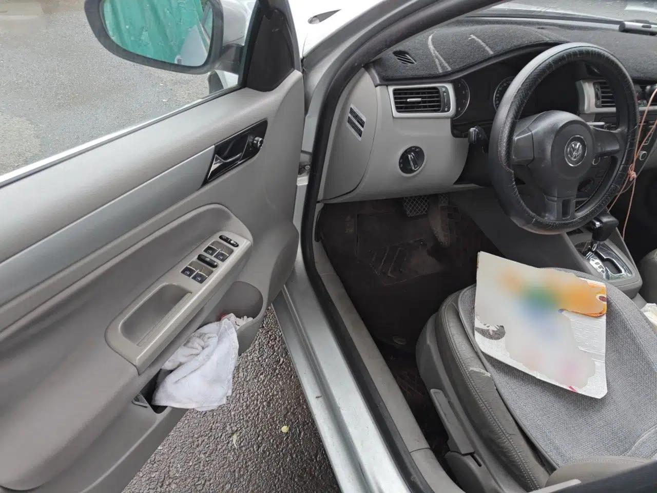 Volkswagen Bora 2012 1.6L Automatic Fashion Edition — миниатюра 16