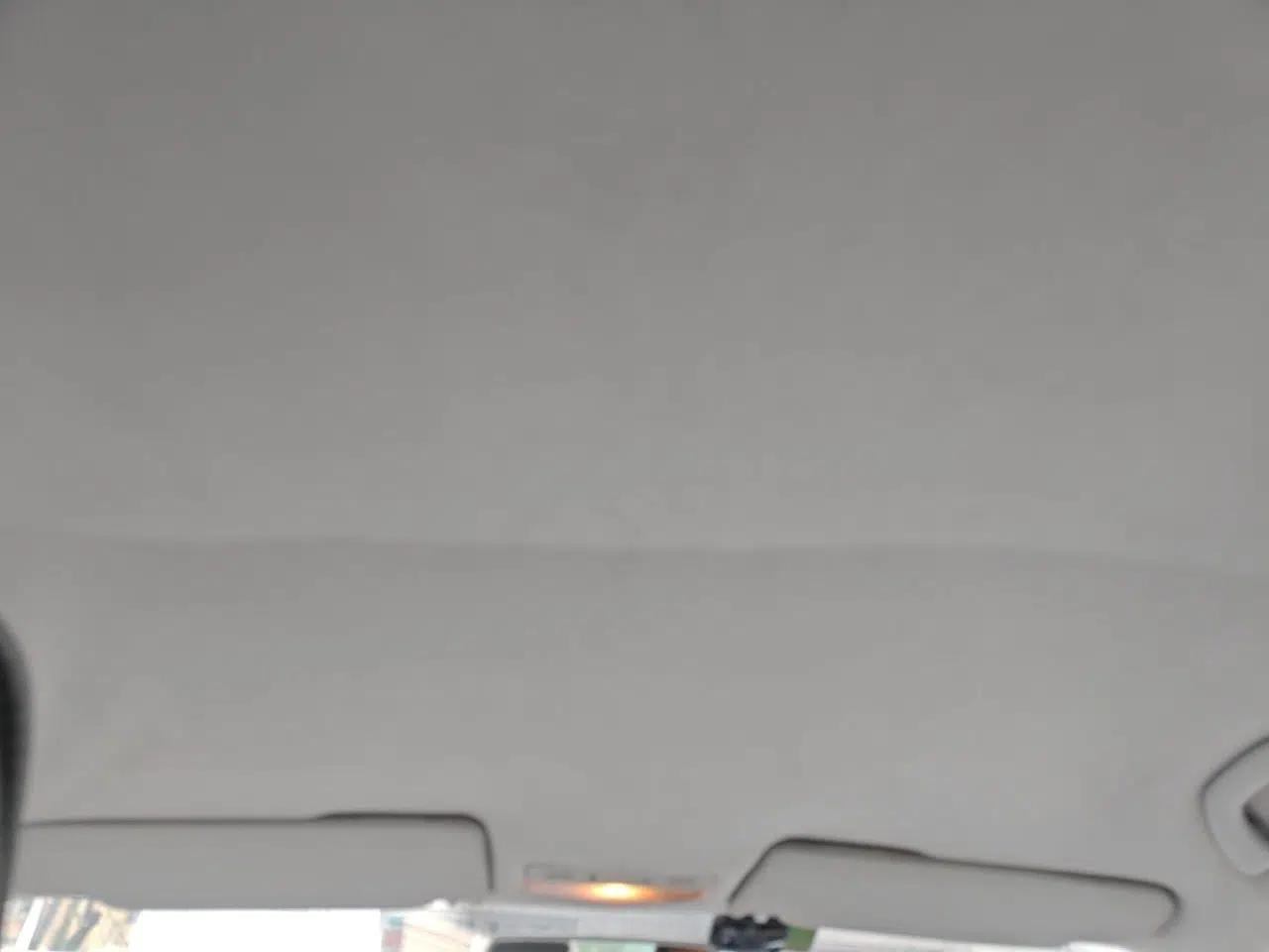 Volkswagen Bora 2012 1.6L Automatic Fashion Edition — миниатюра 18