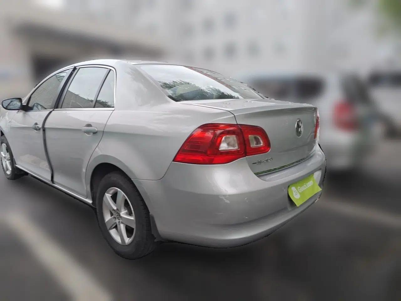 Volkswagen Bora 2012 1.6L Automatic Fashion Edition — миниатюра 4