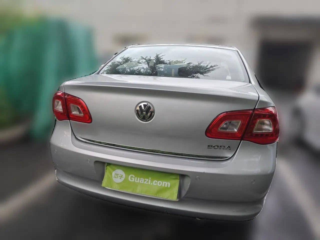 Volkswagen Bora 2012 1.6L Automatic Fashion Edition — миниатюра 5