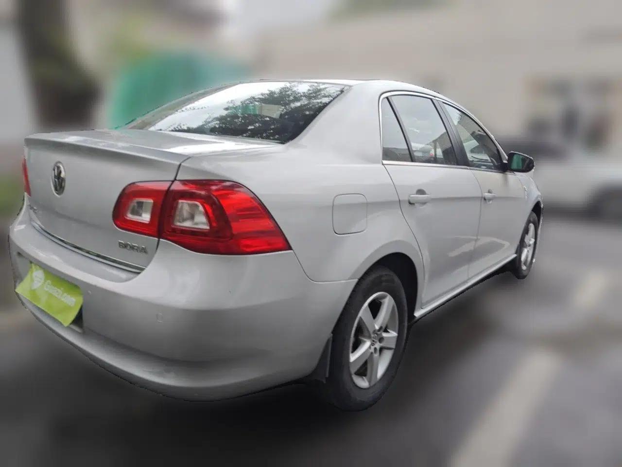 Volkswagen Bora 2012 1.6L Automatic Fashion Edition — миниатюра 6