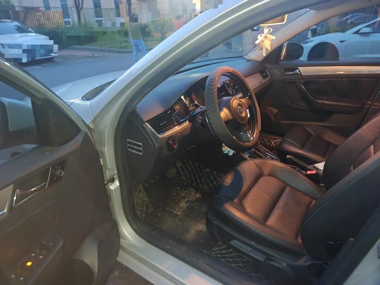 Volkswagen Bora 2013 1.6L Automatic Comfort Model — миниатюра 16