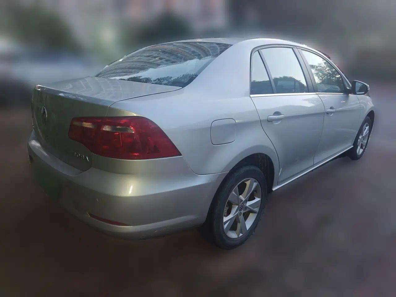 Volkswagen Bora 2013 1.6L Automatic Comfort Model — миниатюра 6