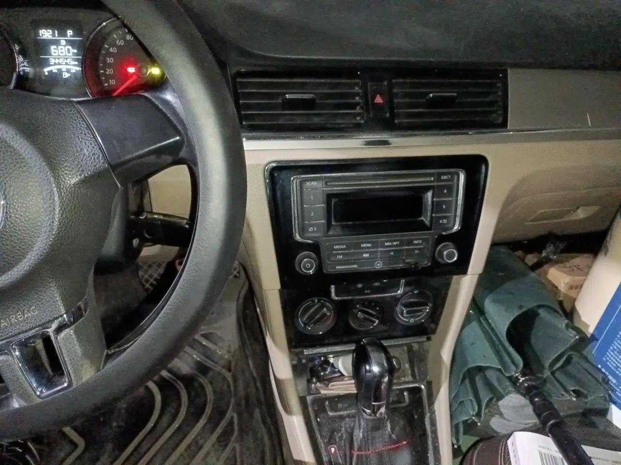 Volkswagen Bora 2014 1.6L Automatic Comfort Model — миниатюра 13