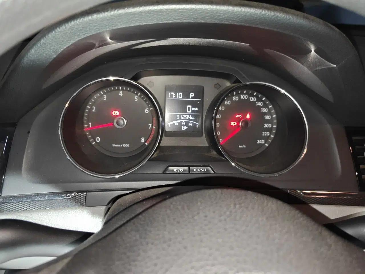 Volkswagen Bora 2013 1.6L Automatic Fashion Model — миниатюра 11