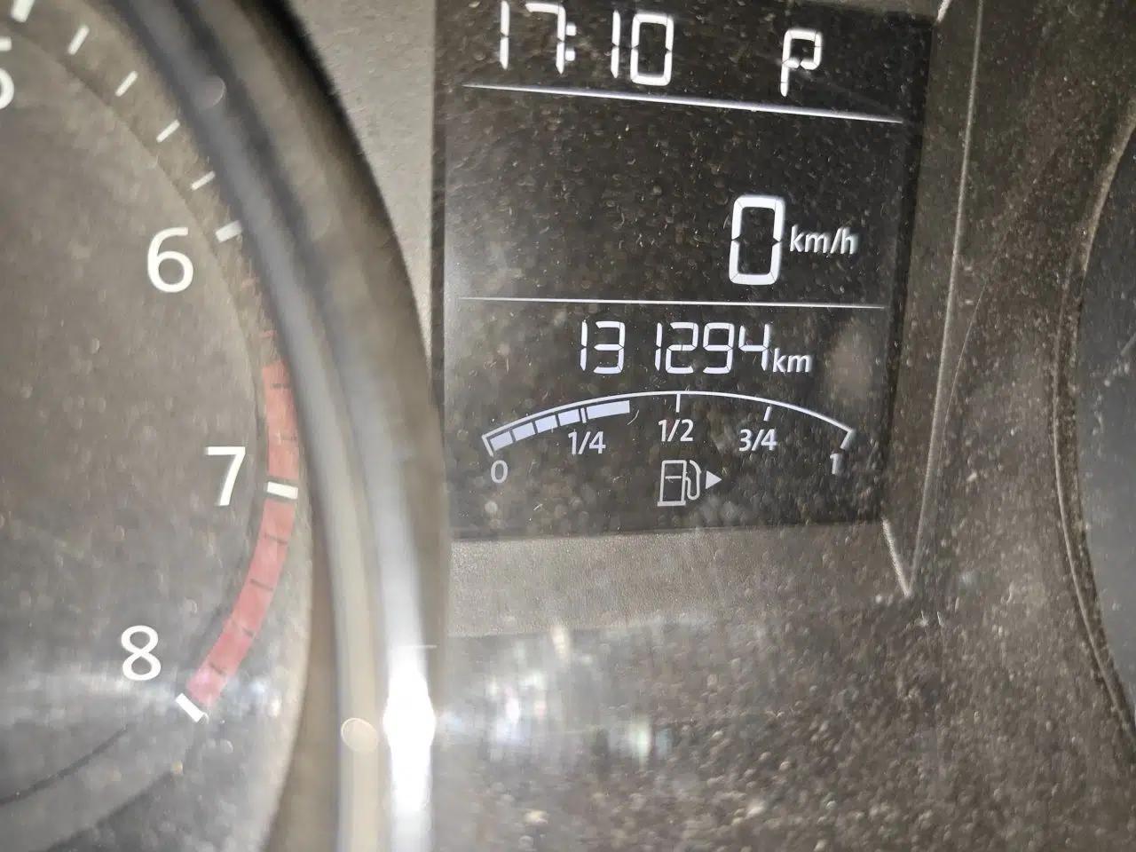Volkswagen Bora 2013 1.6L Automatic Fashion Model — миниатюра 12