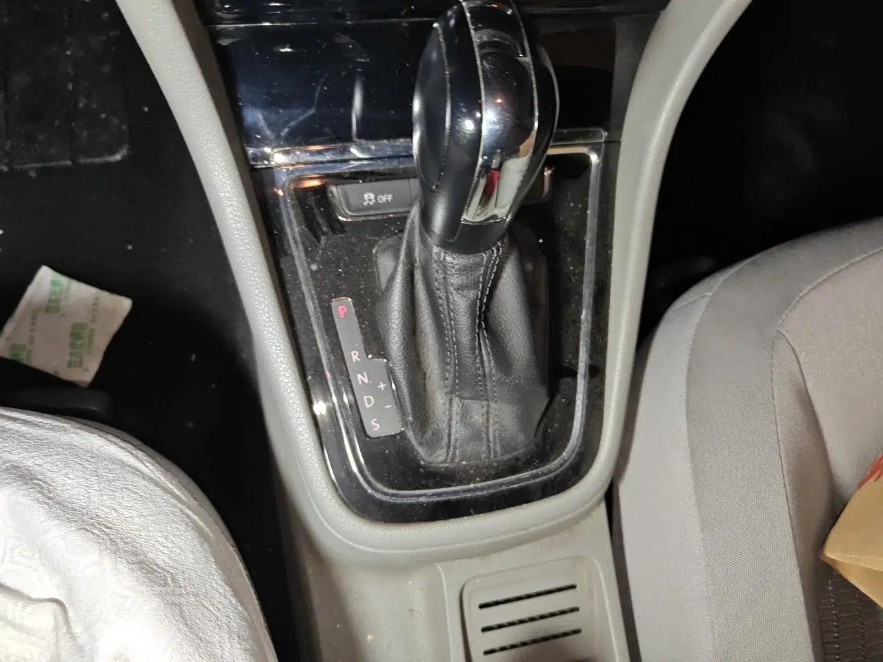 Volkswagen Bora 2013 1.6L Automatic Fashion Model — миниатюра 14