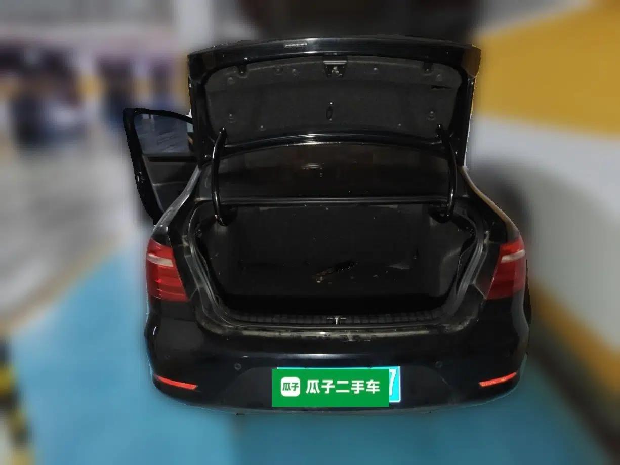 Volkswagen Bora 2013 1.6L Automatic Fashion Model — миниатюра 19