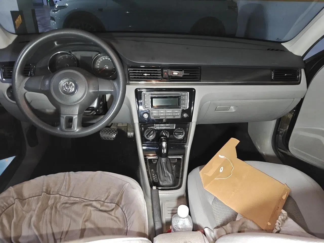 Volkswagen Bora 2013 1.6L Automatic Fashion Model — миниатюра 9
